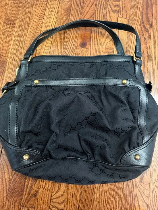 Gucci Black GG Canvas Shoulder Bag with Gold Hardware great condition - Picture 2 of 6
